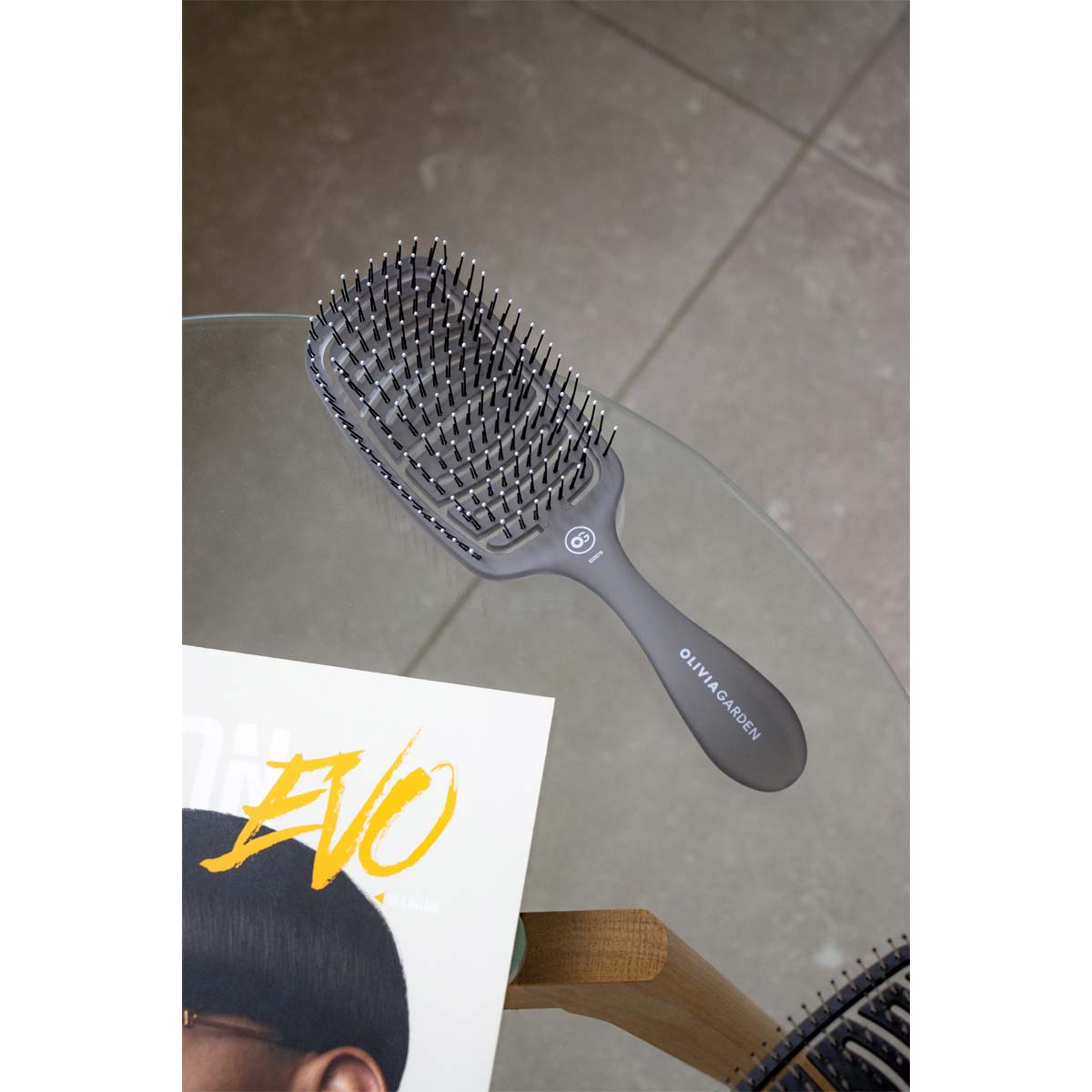 Brosse Essential Care Flex Grey pour cheveux Moyens