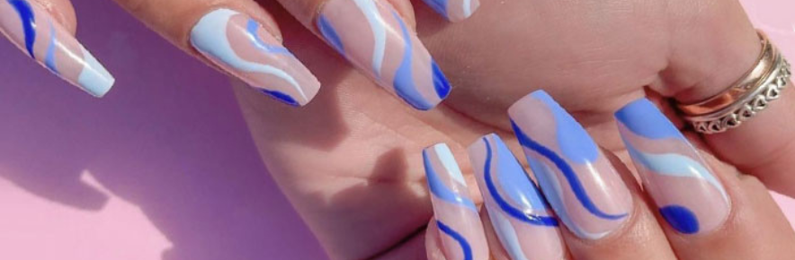 Pour le printemps, on adopte la jolie manucure Abstract nails