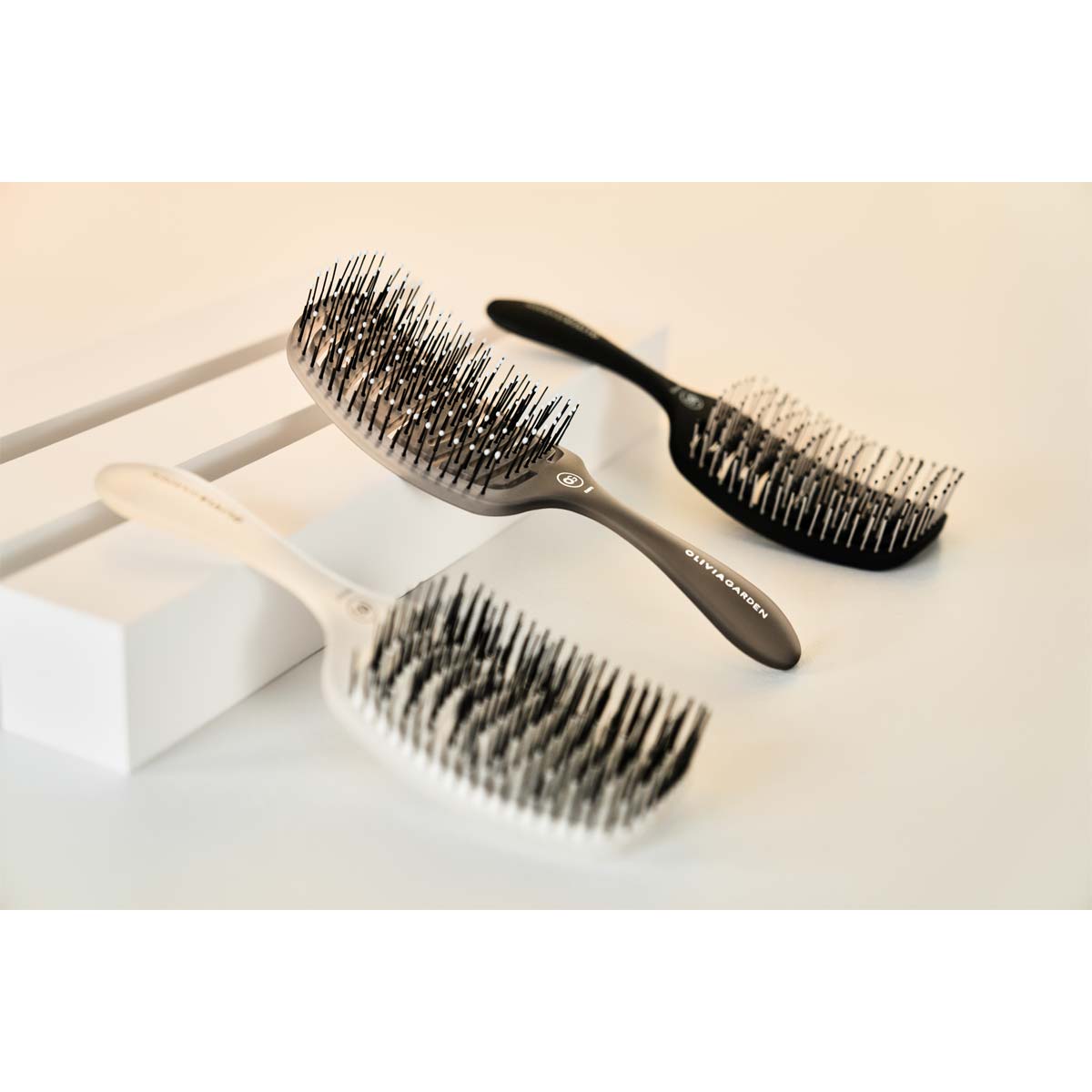 Brosse Essential Care Flex Matt Black pour cheveux épais