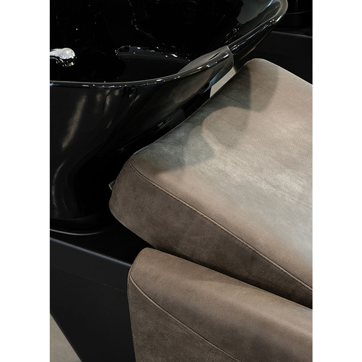Lord Nelson Electric Leg-Lift Air Massage Bathtub