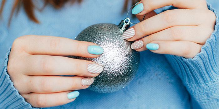 Cadeau Femme Noel Ideas  Noel, Blue matte nails, One hair