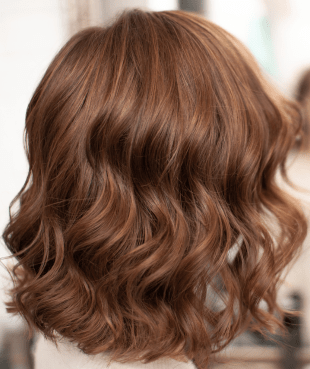 PHOTOS – Cheveux bouclés : 3 astuces pour avoir de belles ondulations - Gala